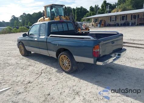 1997 Toyota Tacoma Xtracab z USA, uszkodzony, nr VIN 4TAVL52N3VZ226860